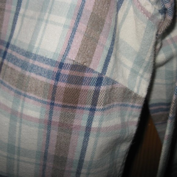 Woman's Toad and Company shirt - Picture 4 of 5